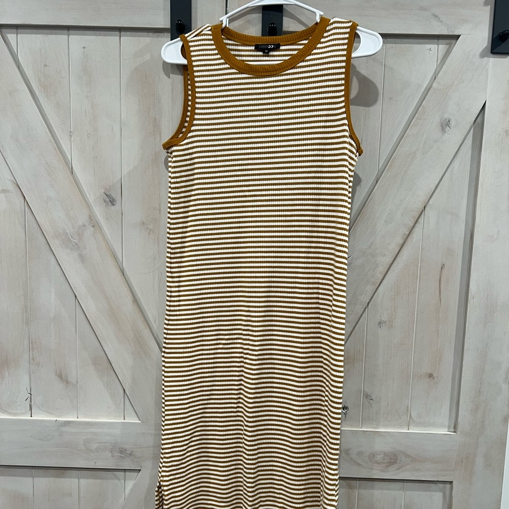 Maternity midi dress orange and cream NWOT. Size medium.
